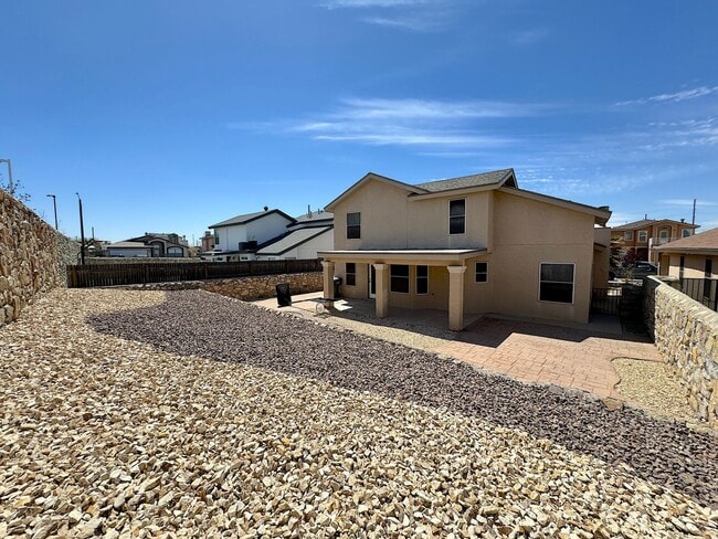 Building Photo - West El Paso 3bed 2.5bbath refrig A/C Home