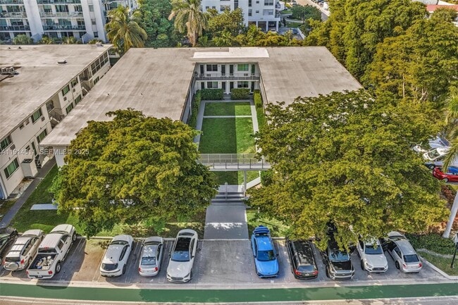 Building Photo - 9200 E Bay Harbor Dr