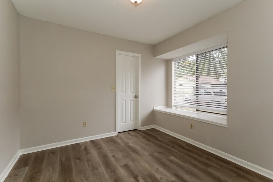 Building Photo - 8228 Honeysuckle Ln