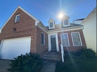 Building Photo - 3 Bed 2 Bath