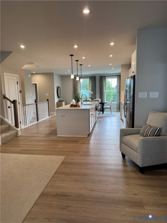 Building Photo - 8029 Lake Laurel Ln