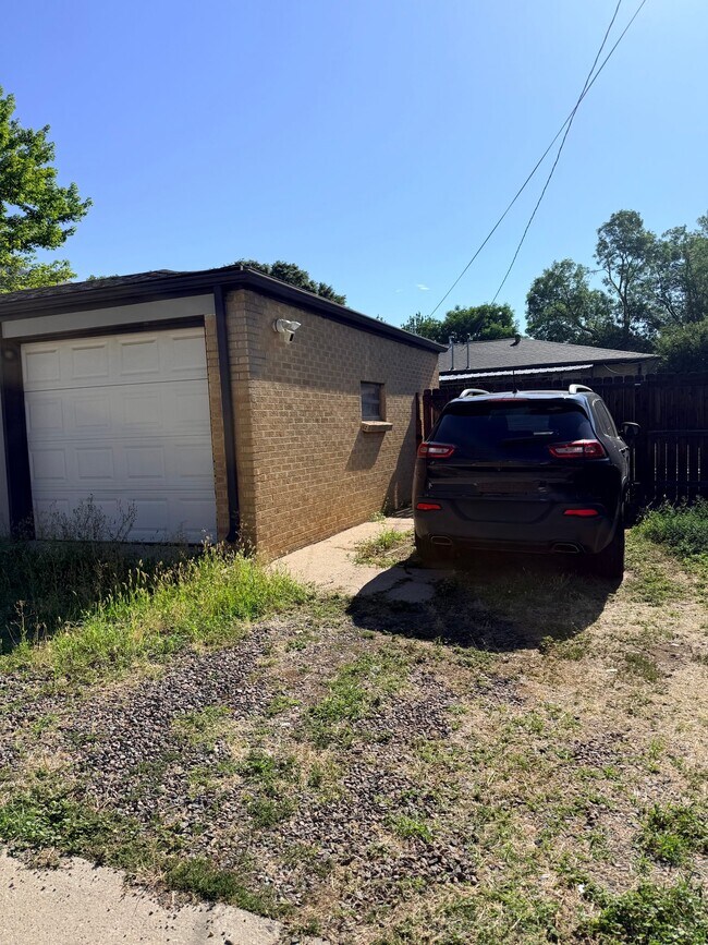 Building Photo - 2657 Perry St