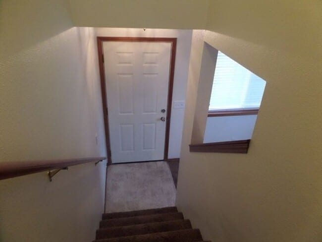 Building Photo - Fabulous 2 Bedroom Townhome With Attached ...