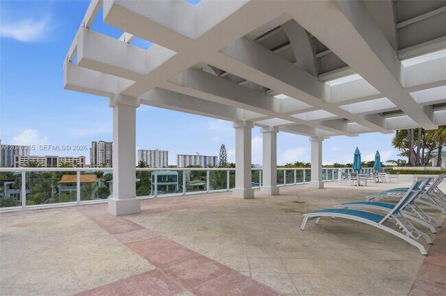 Building Photo - 16500 Collins Ave