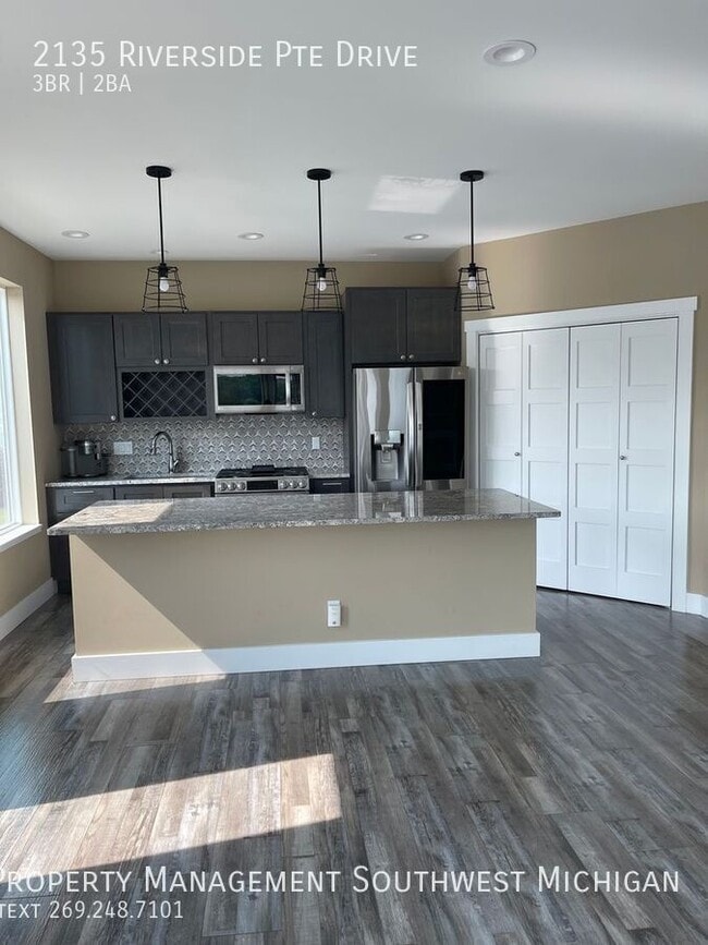 Building Photo - 2135 Riverside Pointe Dr
