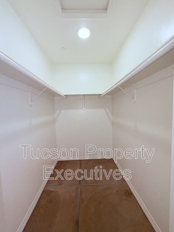 Building Photo - 1412 E 25th St