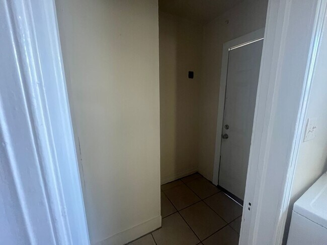 Building Photo - Prueitt - 1502