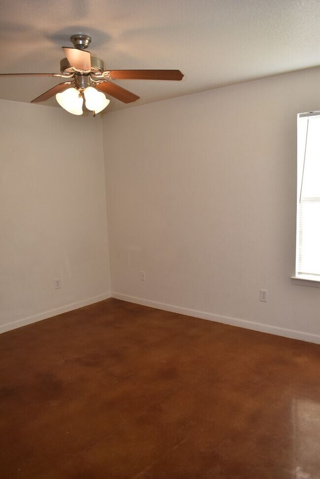 Building Photo - 316 Elbert Ln