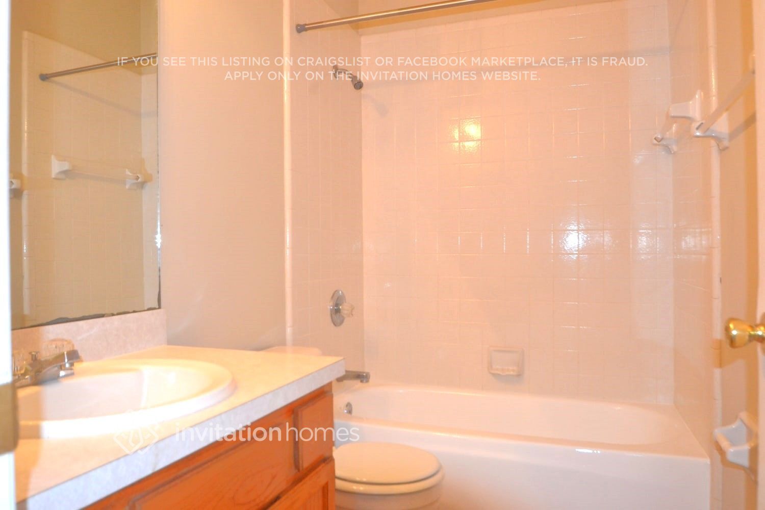 Building Photo - 1651 Ashwood Cir