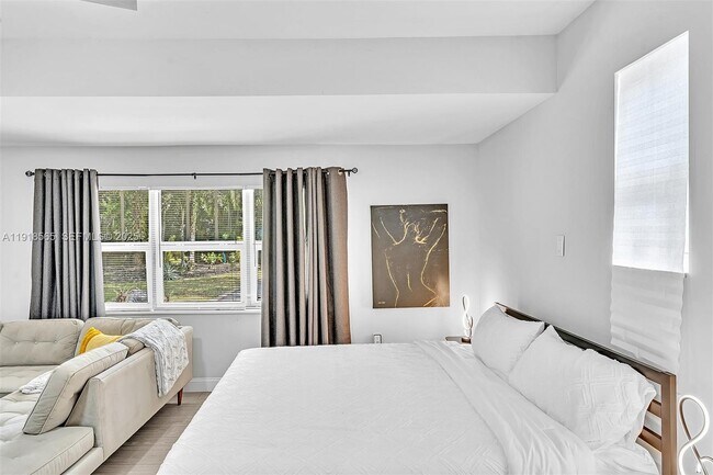 Building Photo - 2191 SW 27th Ln