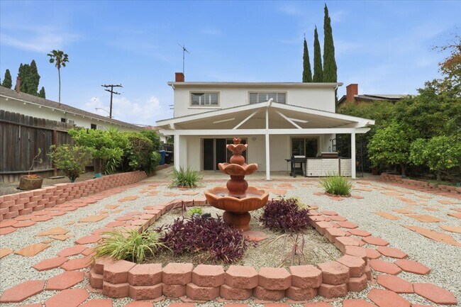Building Photo - 577 Houston Dr
