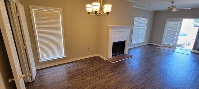 Building Photo - 22 River Run Dr