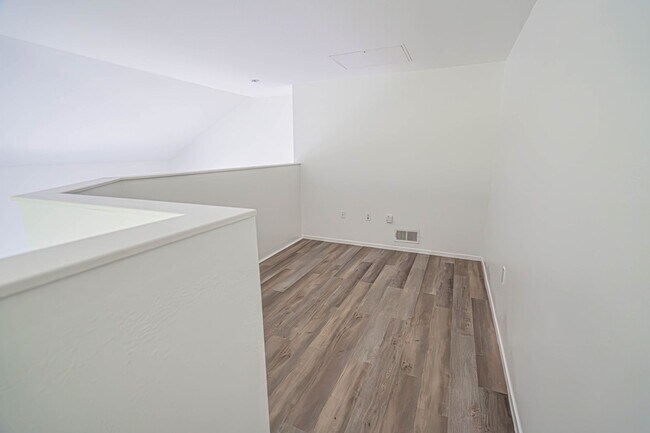 Building Photo - 1 Bedroom + Loft in the Bordeaux Community of Saugus!