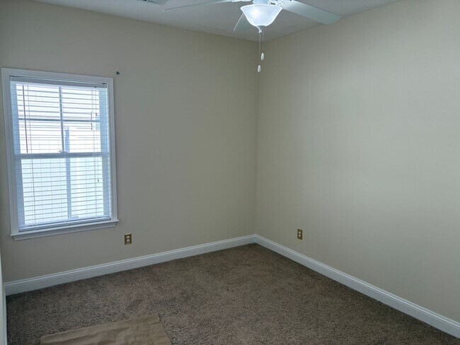 Building Photo - 292 Clearwater Dr