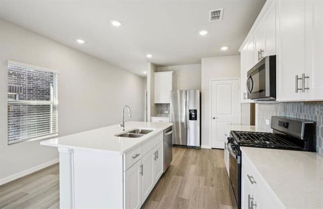 Building Photo - 710 Leavenworth Dr