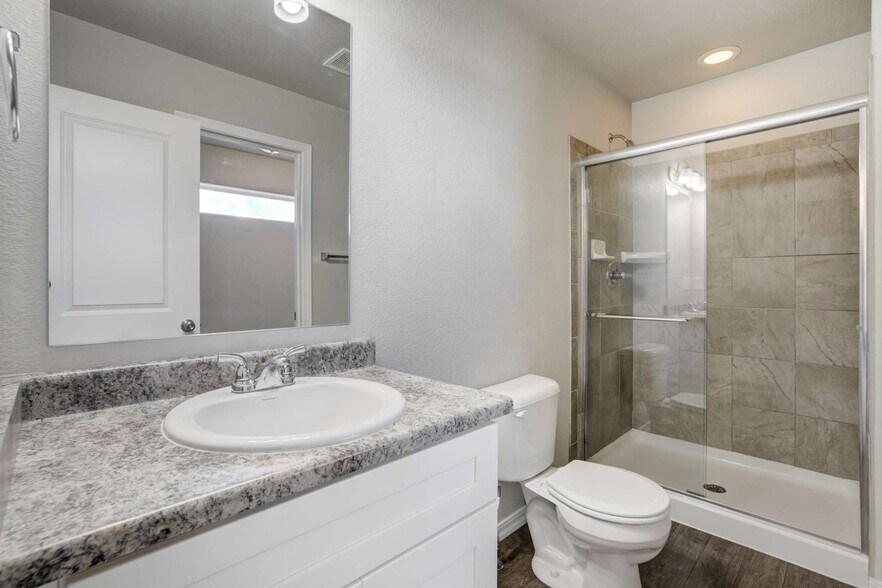 Building Photo - 753 Grissom Dr