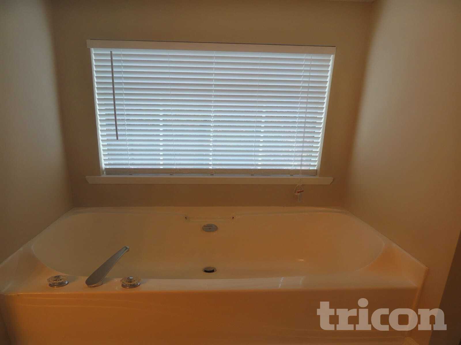 Building Photo - 214 Amber Trce