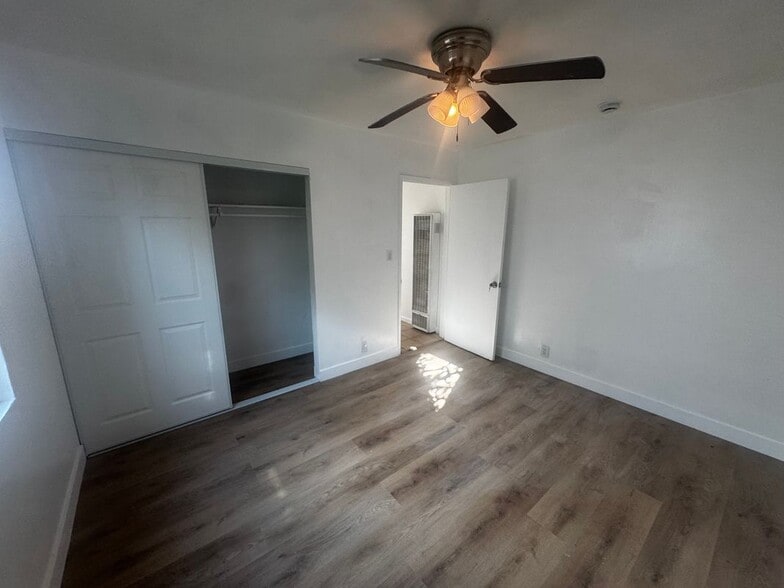 Building Photo - 1499 W 35th Pl
