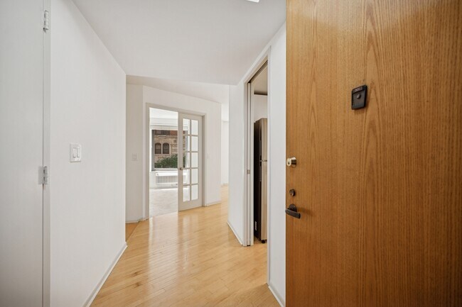 Building Photo - 40 E Delaware Pl