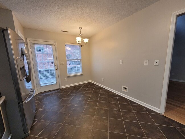 Building Photo - Great 2 Bedroom 2 Bath Townhouse