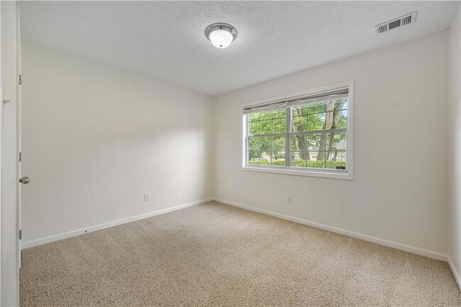 Building Photo - 5137 Allison Way NE