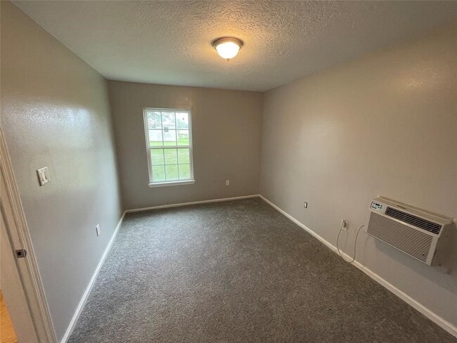 Building Photo - 1708 W 5th St