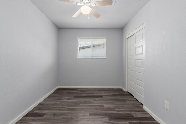 Building Photo - 2 bedroom 1 bathroom