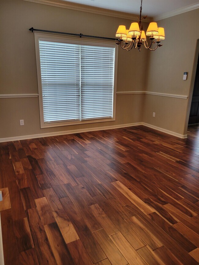 Building Photo - 37 Christmas Dr