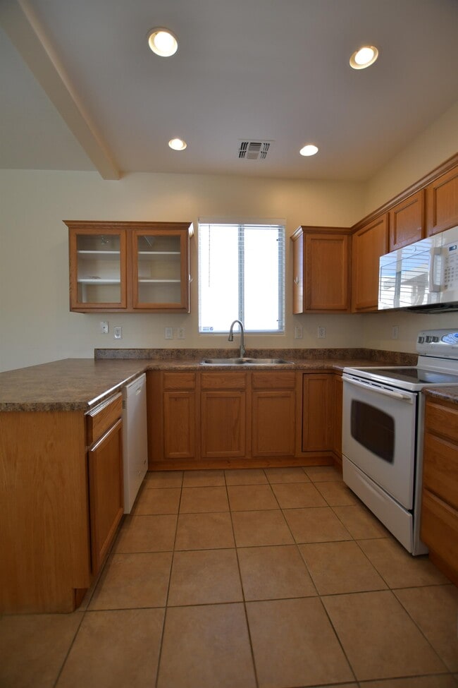 Building Photo - 2300 E Magma Rd