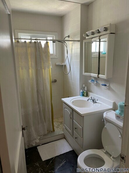 Building Photo - 10 Fessenden Rd