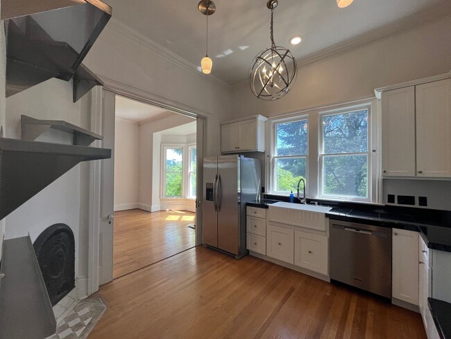 Building Photo - Charming 3 Bed 3.5 Bath home in Southwest ...