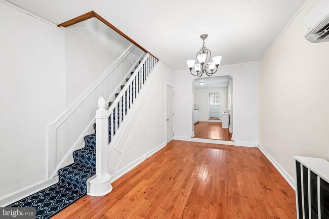 Building Photo - 417 S Madeira St