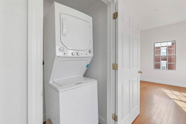 Building Photo - 621 N 33rd St