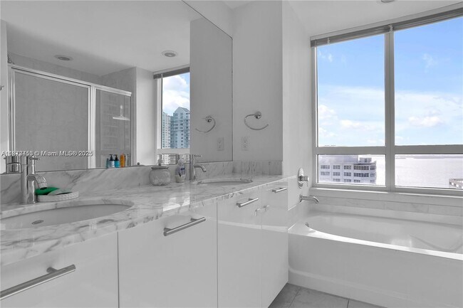 Building Photo - 951 Brickell Ave