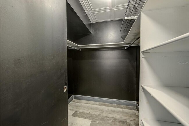 Building Photo - 10453 Carrollbrook Cir