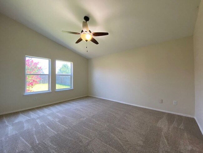 Building Photo - Lovely 4 bedroom, 2 bath home for lease!