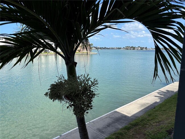 Building Photo - 7540 Bay Island Dr S