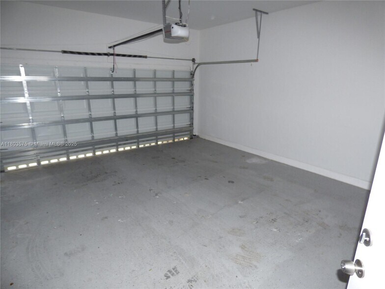 Building Photo - 2727 Treasure Cove Cir