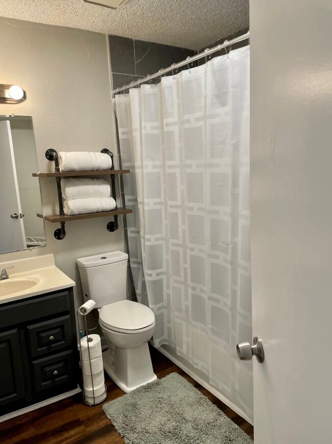 Building Photo - 336 Victor St