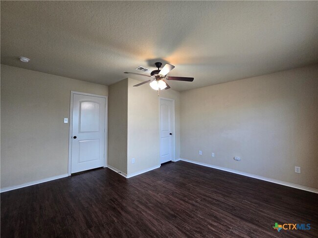 Building Photo - 292 Rosalie Dr