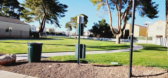 Building Photo - HAVE YOU SEEN THIS???