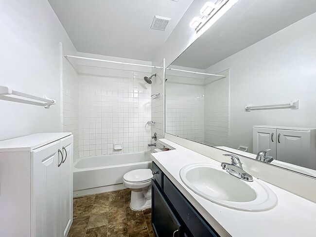 Building Photo - Island Cove Villas at Meadow Woods 1-Story...