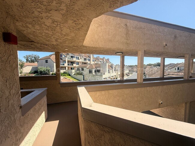 Building Photo - 556 Terrace View Pl