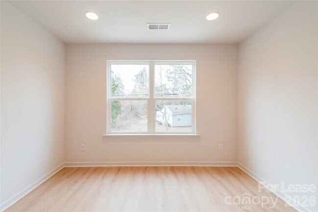 Building Photo - 2719 Capitol Dr