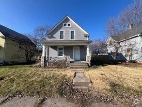 Building Photo - !3 Bedroom in Moline Ready August 1st!
