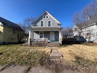 Building Photo - !3 Bedroom in Moline Ready August 1st!