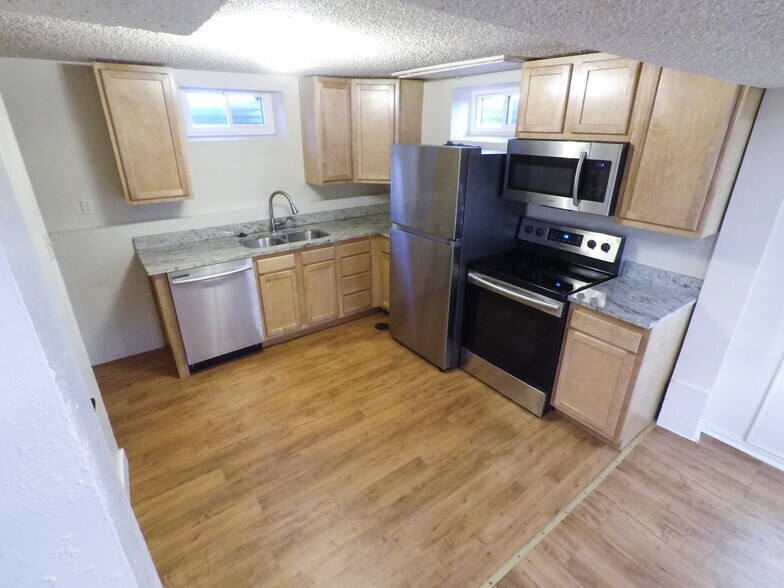 Primary Photo - 3685 Ivanhoe St