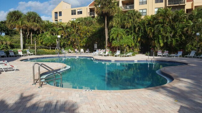 Building Photo - 750 Egret Cir