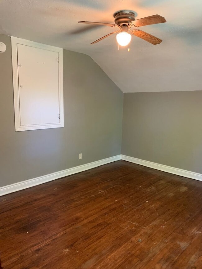 Building Photo - 3 Bedroom home with a bonus room