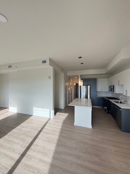 Building Photo - 19550 NE 26th Ave